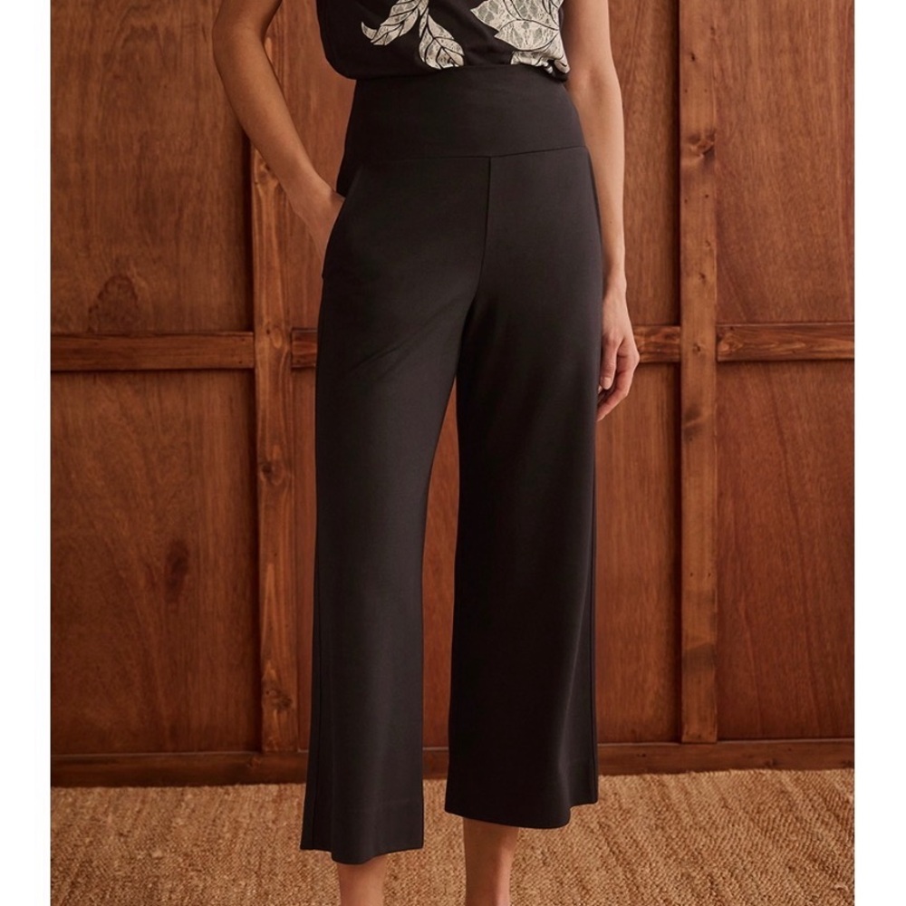 Cabi Chance Crops - Picture 5 of 7